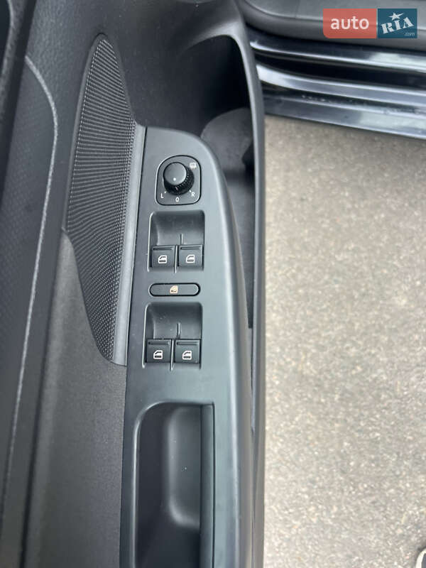 Хетчбек Volkswagen Golf 2008 в Рівному