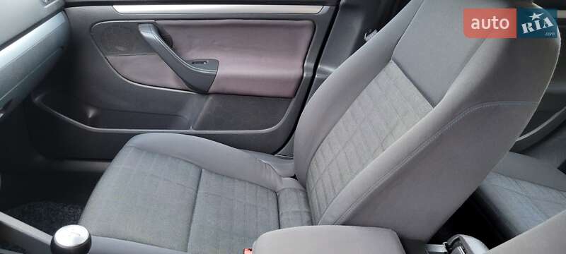 Хетчбек Volkswagen Golf 2007 в Лубнах