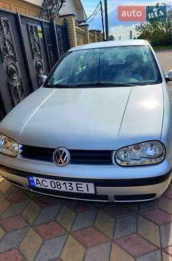 Хетчбек Volkswagen Golf 2000 в Тростянці