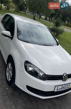 Хэтчбек Volkswagen Golf 2009 в 