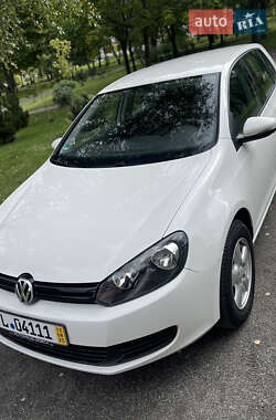 Хэтчбек Volkswagen Golf 2009 в 