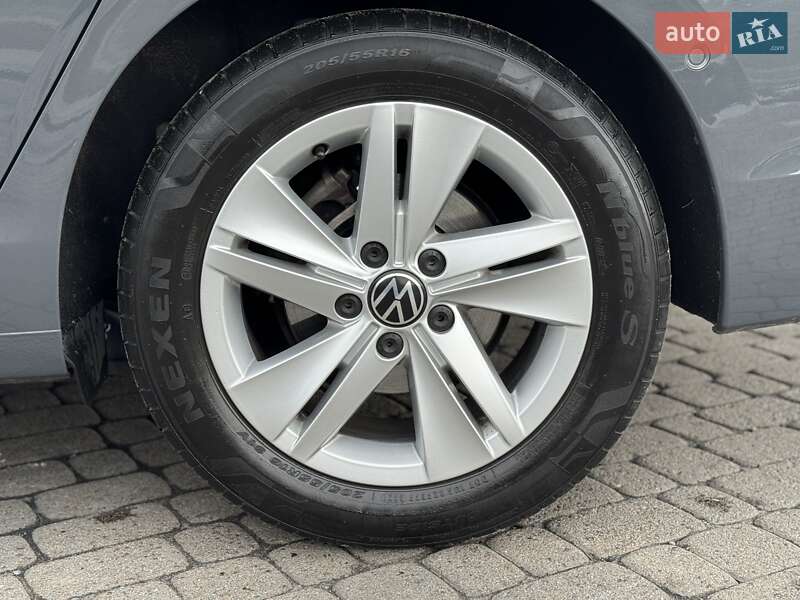 Універсал Volkswagen Golf 2021 в Радивиліві