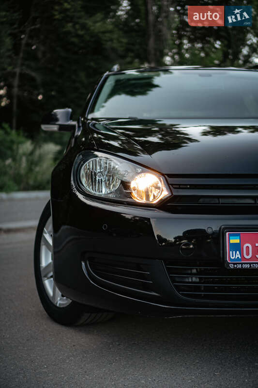 Універсал Volkswagen Golf 2011 в Бурштині