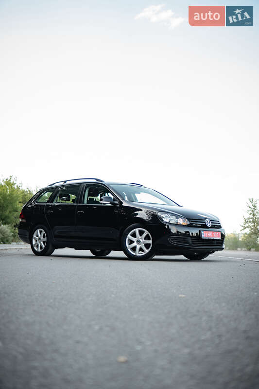 Універсал Volkswagen Golf 2011 в Бурштині