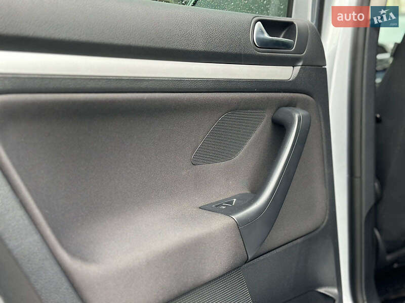 Універсал Volkswagen Golf 2010 в Вінниці