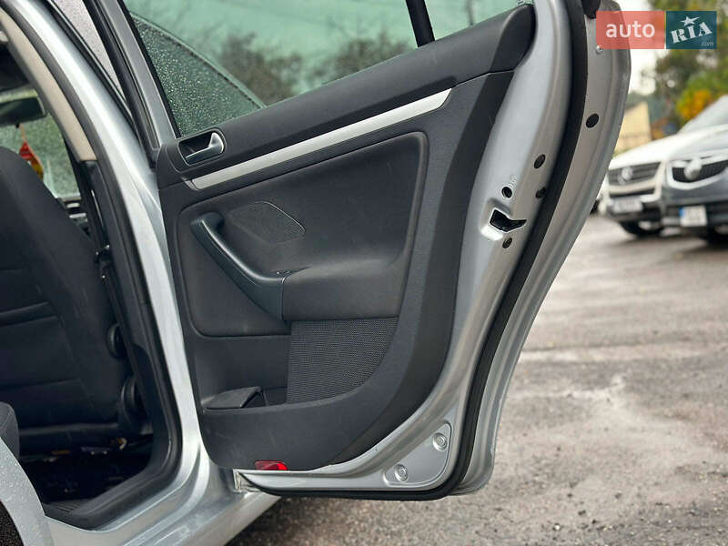 Універсал Volkswagen Golf 2010 в Вінниці