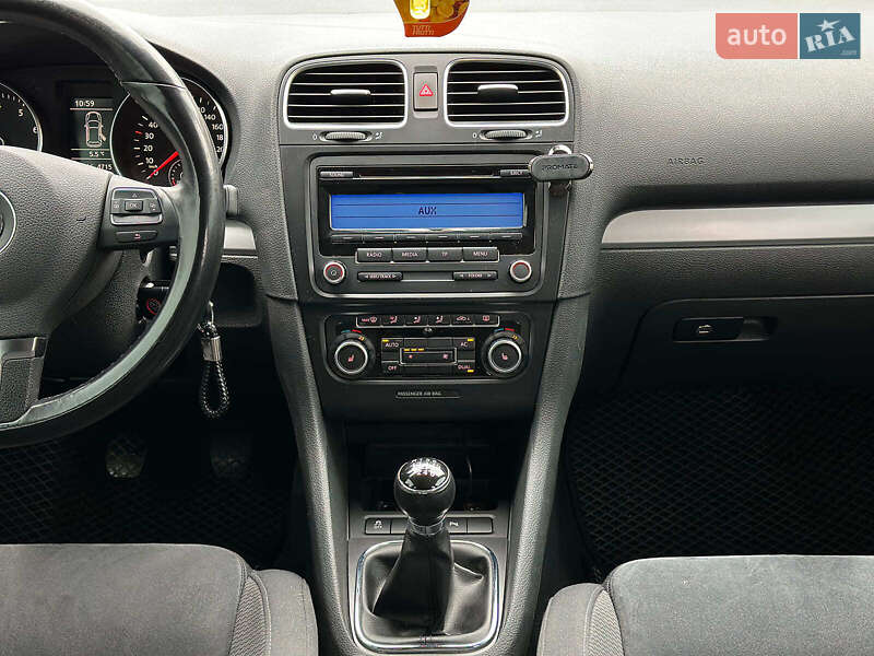 Універсал Volkswagen Golf 2010 в Вінниці