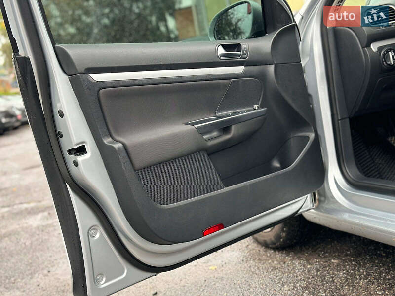 Універсал Volkswagen Golf 2010 в Вінниці