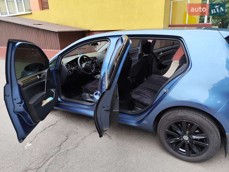 Хэтчбек Volkswagen Golf 2013 в Киеве