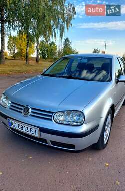 Хетчбек Volkswagen Golf 2000 в Тростянці