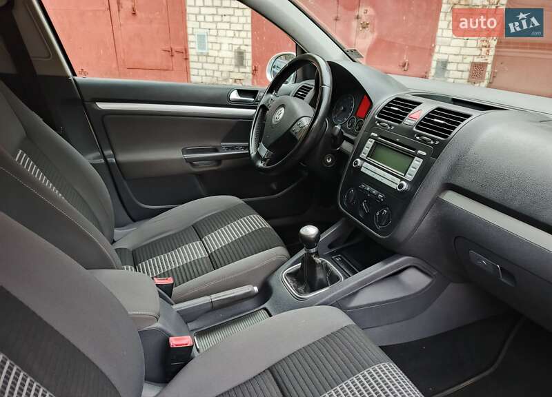 Хетчбек Volkswagen Golf 2007 в Чернігові