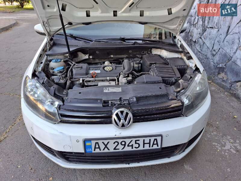 Хэтчбек Volkswagen Golf 2009 в Львове