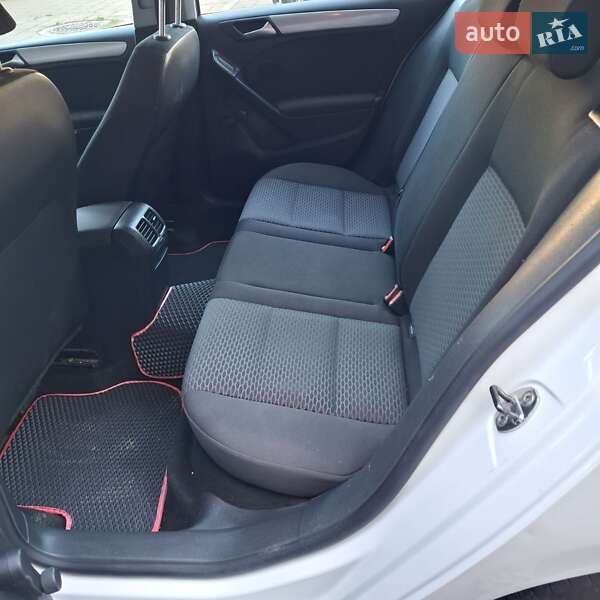 Хэтчбек Volkswagen Golf 2009 в Львове