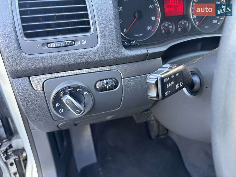 Хэтчбек Volkswagen Golf 2004 в Надворной