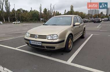 Хетчбек Volkswagen Golf 2002 в Києві
