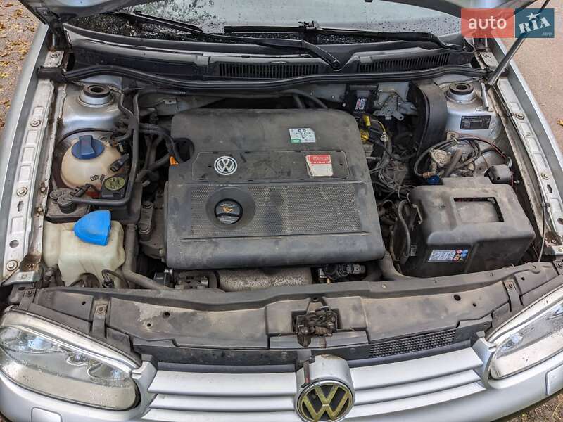 Універсал Volkswagen Golf 2003 в Глухові