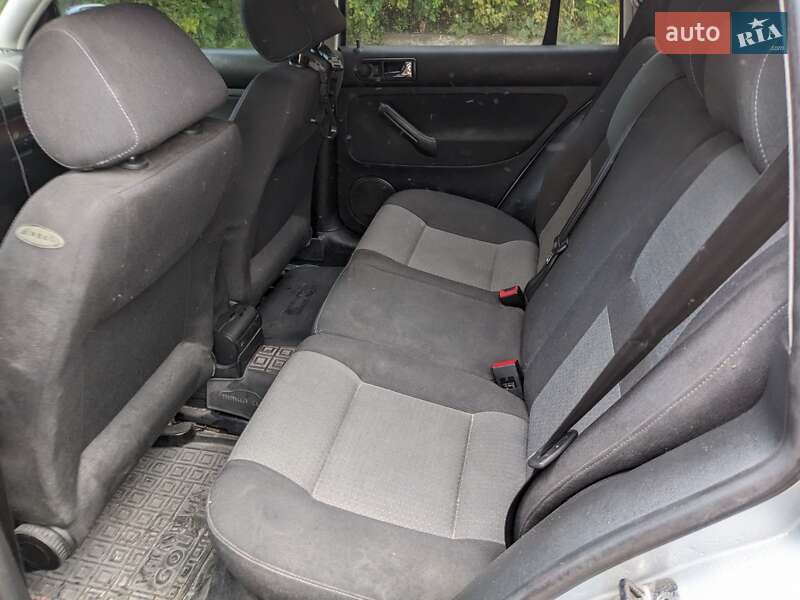 Універсал Volkswagen Golf 2003 в Глухові