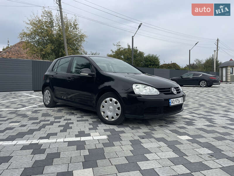 Хетчбек Volkswagen Golf 2004 в Великих Лучках