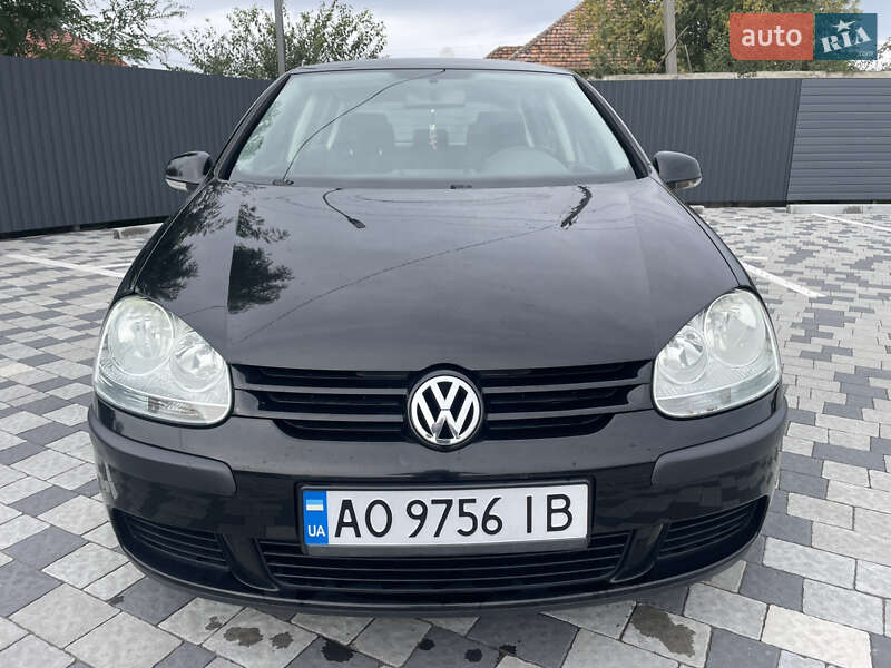 Хетчбек Volkswagen Golf 2004 в Великих Лучках