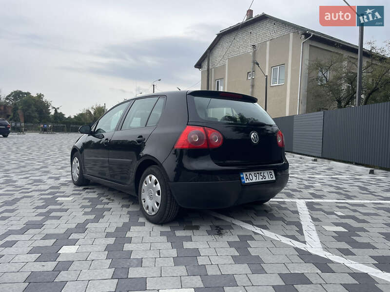 Хетчбек Volkswagen Golf 2004 в Великих Лучках