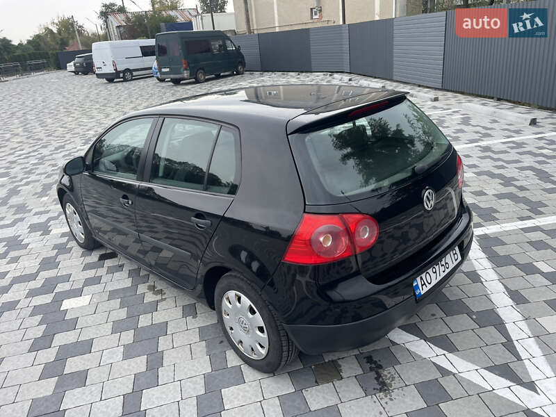 Хетчбек Volkswagen Golf 2004 в Великих Лучках