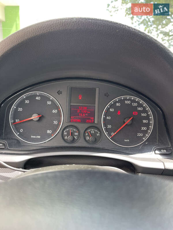 Хетчбек Volkswagen Golf 2005 в Києві