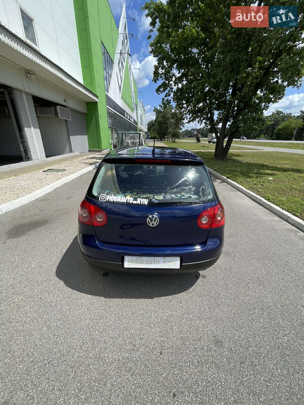 Хетчбек Volkswagen Golf 2005 в Києві