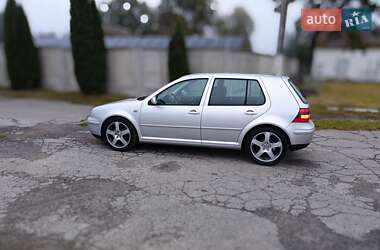 Хэтчбек Volkswagen Golf 2000 в Сарнах