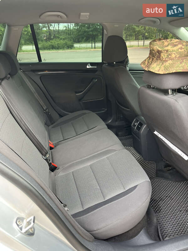 Універсал Volkswagen Golf 2010 в Кривому Розі