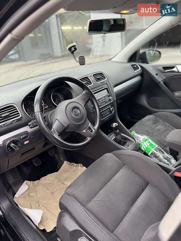 Хэтчбек Volkswagen Golf 2010 в Турийске