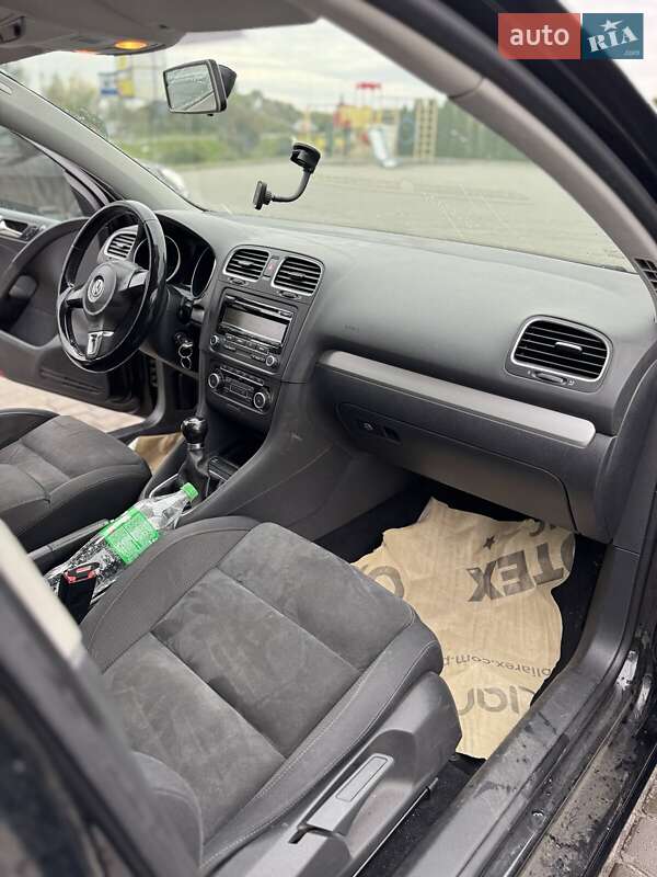Хэтчбек Volkswagen Golf 2010 в Турийске