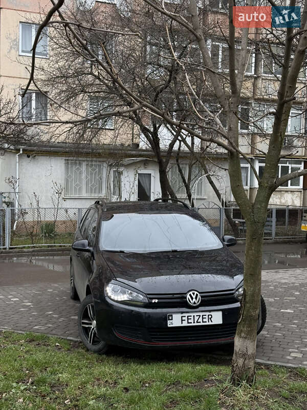 Універсал Volkswagen Golf 2013 в Чернівцях