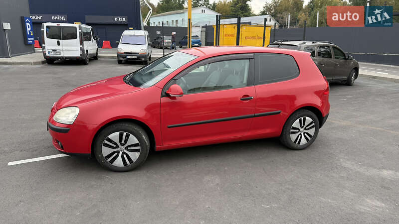 Хетчбек Volkswagen Golf 2005 в Обухові