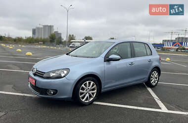 Хэтчбек Volkswagen Golf 2009 в Киеве