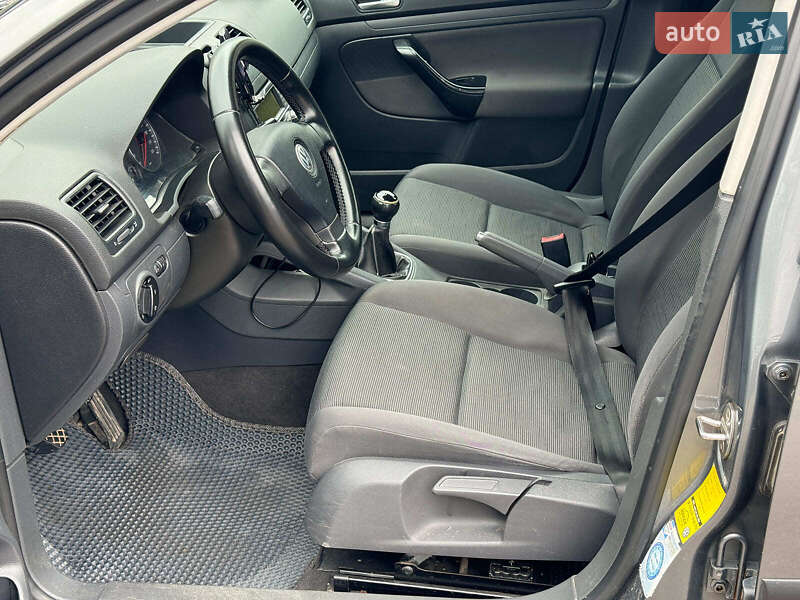 Хетчбек Volkswagen Golf 2005 в Вінниці