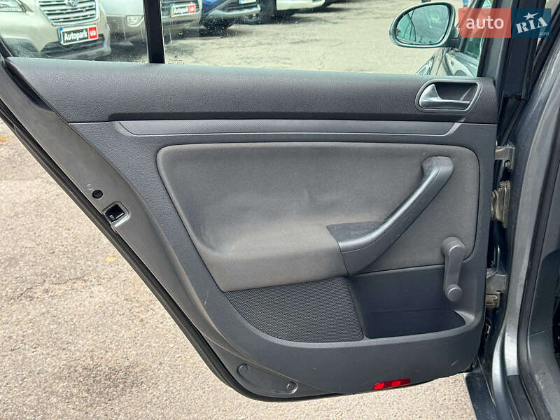 Хетчбек Volkswagen Golf 2005 в Вінниці