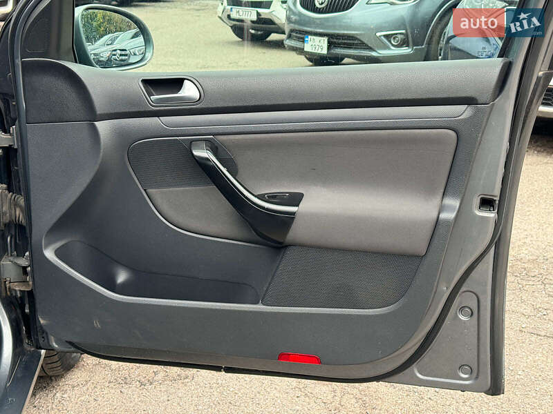 Хетчбек Volkswagen Golf 2005 в Вінниці