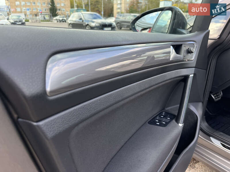 Універсал Volkswagen Golf 2016 в Полтаві