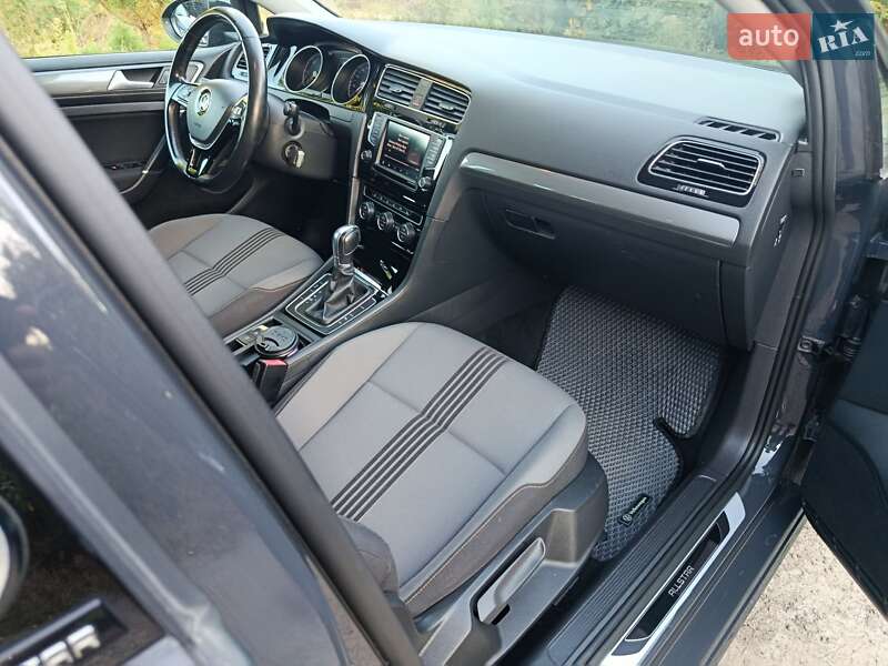 Універсал Volkswagen Golf 2016 в Києві