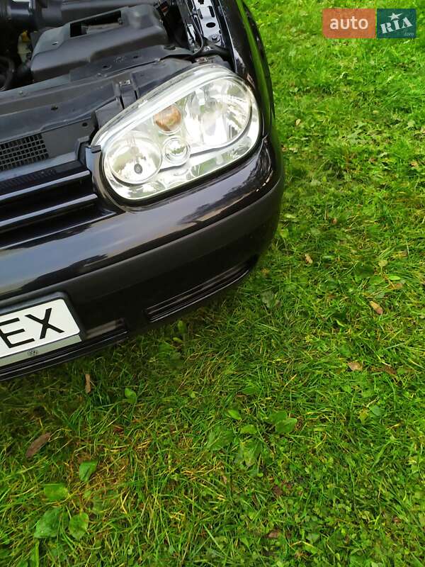 Хэтчбек Volkswagen Golf 2002 в Кременце