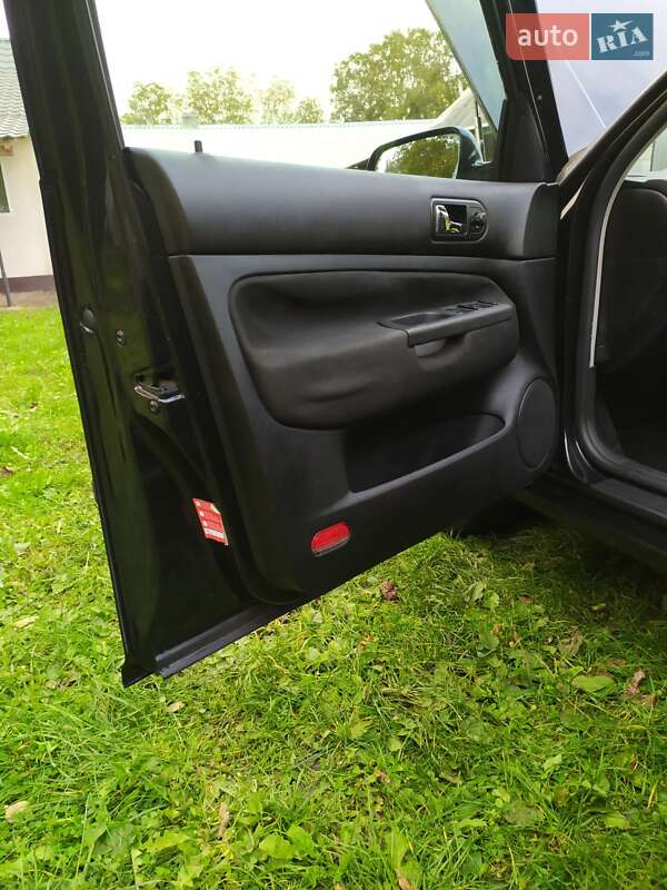 Хэтчбек Volkswagen Golf 2002 в Кременце