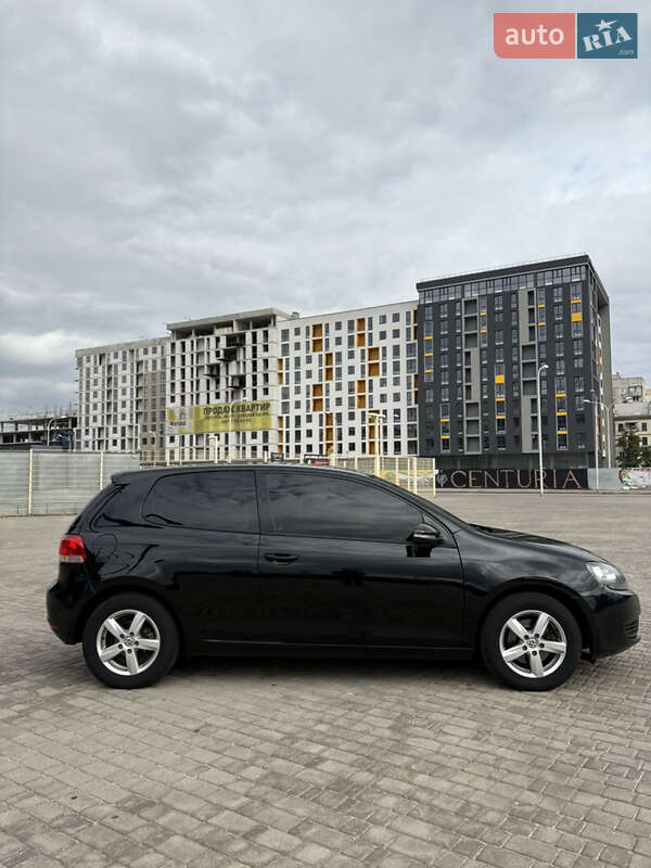 Хетчбек Volkswagen Golf 2010 в Харкові