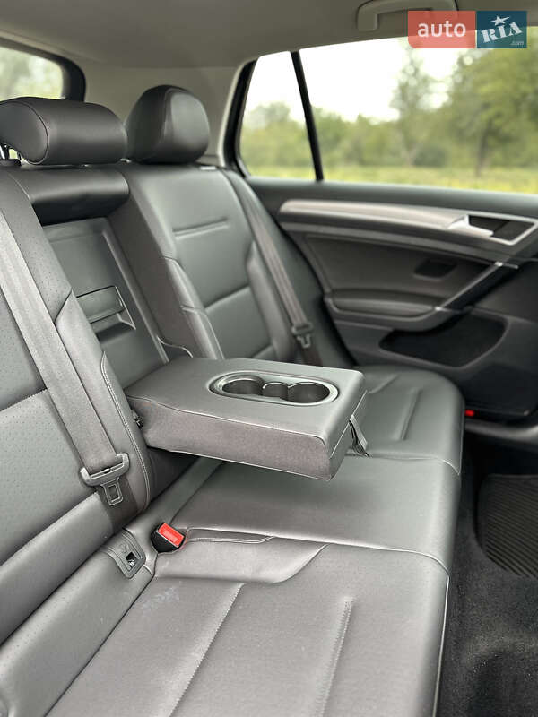 Хетчбек Volkswagen Golf 2014 в Черкасах