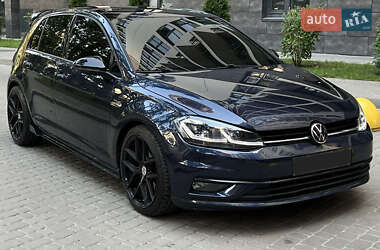 Хетчбек Volkswagen Golf 2017 в Києві