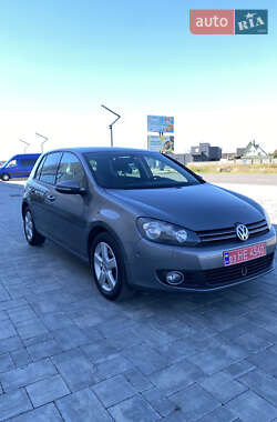 Хэтчбек Volkswagen Golf 2010 в Луцке