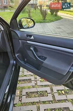 Универсал Volkswagen Golf 2013 в 