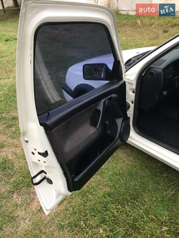 Хэтчбек Volkswagen Golf 1993 в Ковеле