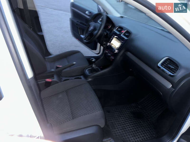 Універсал Volkswagen Golf 2010 в Чернігові