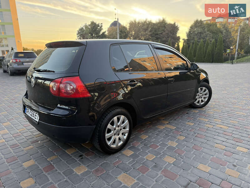 Хэтчбек Volkswagen Golf 2005 в Тернополе