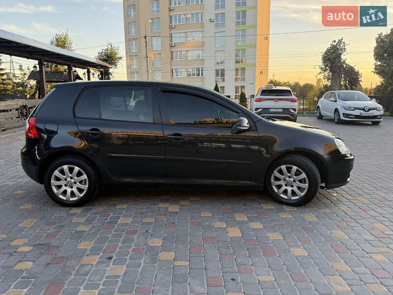 Хэтчбек Volkswagen Golf 2005 в Тернополе